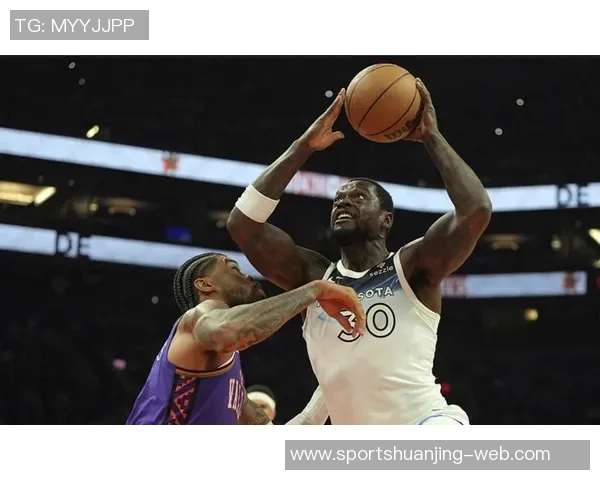 爱德华兹首节表现抢眼8投4中三分球命中率高达40贡献14分助力球队进攻 爱德华兹首节表现抢眼8投4中三分球命中率高达40贡献14分助力球队进攻