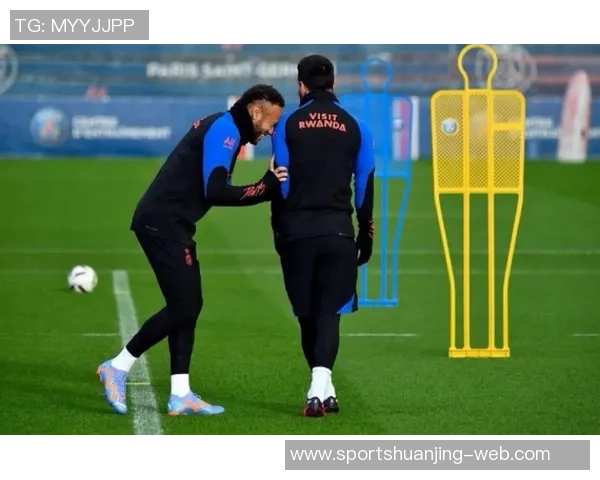 埃利奥特社媒展示梅西内马尔球星卡揭示足球价值与传奇地位