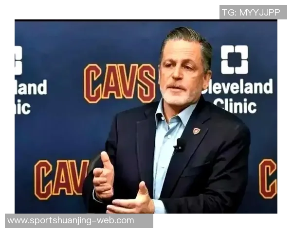 米切尔赛后失落情绪明显罕见不接受采访专注手机发呆状态引发关注 米切尔赛后失落情绪明显罕见不接受采访专注手机发呆状态引发关注